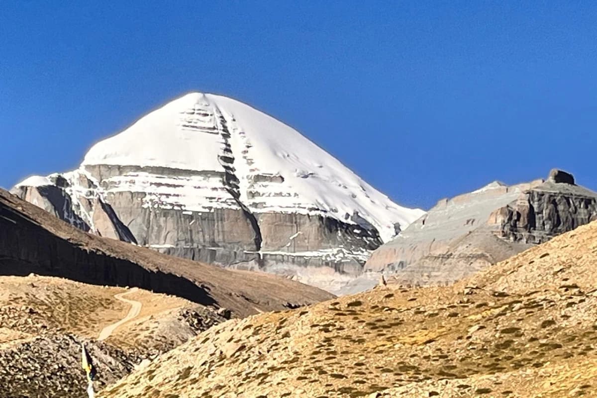 Mount Kailash Yatra by Helicopter from Lucknow/Nepalgunj 11 Days