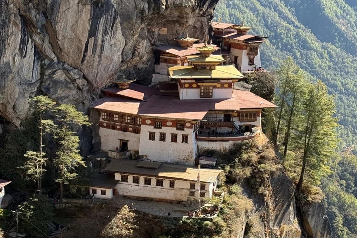 Royal Bhutan 5 Star Luxury Tour 6 Days | Hotel Pemako, Le Méridien and COMO