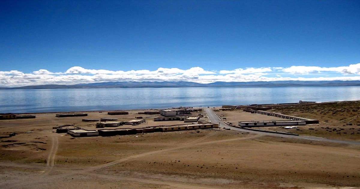 Popular Cities and Tours of Lakes in Tibet