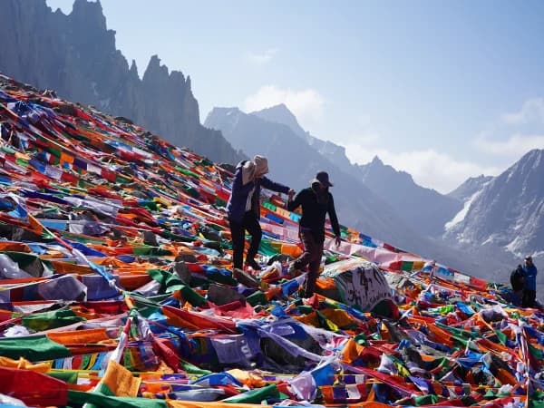Dolma La Pass Crossing
